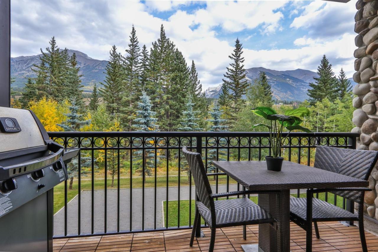 The Mountaineer By Instantsuites Pool & Hottub キャンモア エクステリア 写真